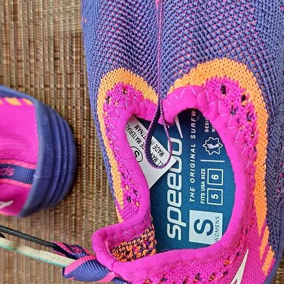 NWT SPEEDO WATER SHOES SIZE SMALL PURPLE - Picture 7 of 7
